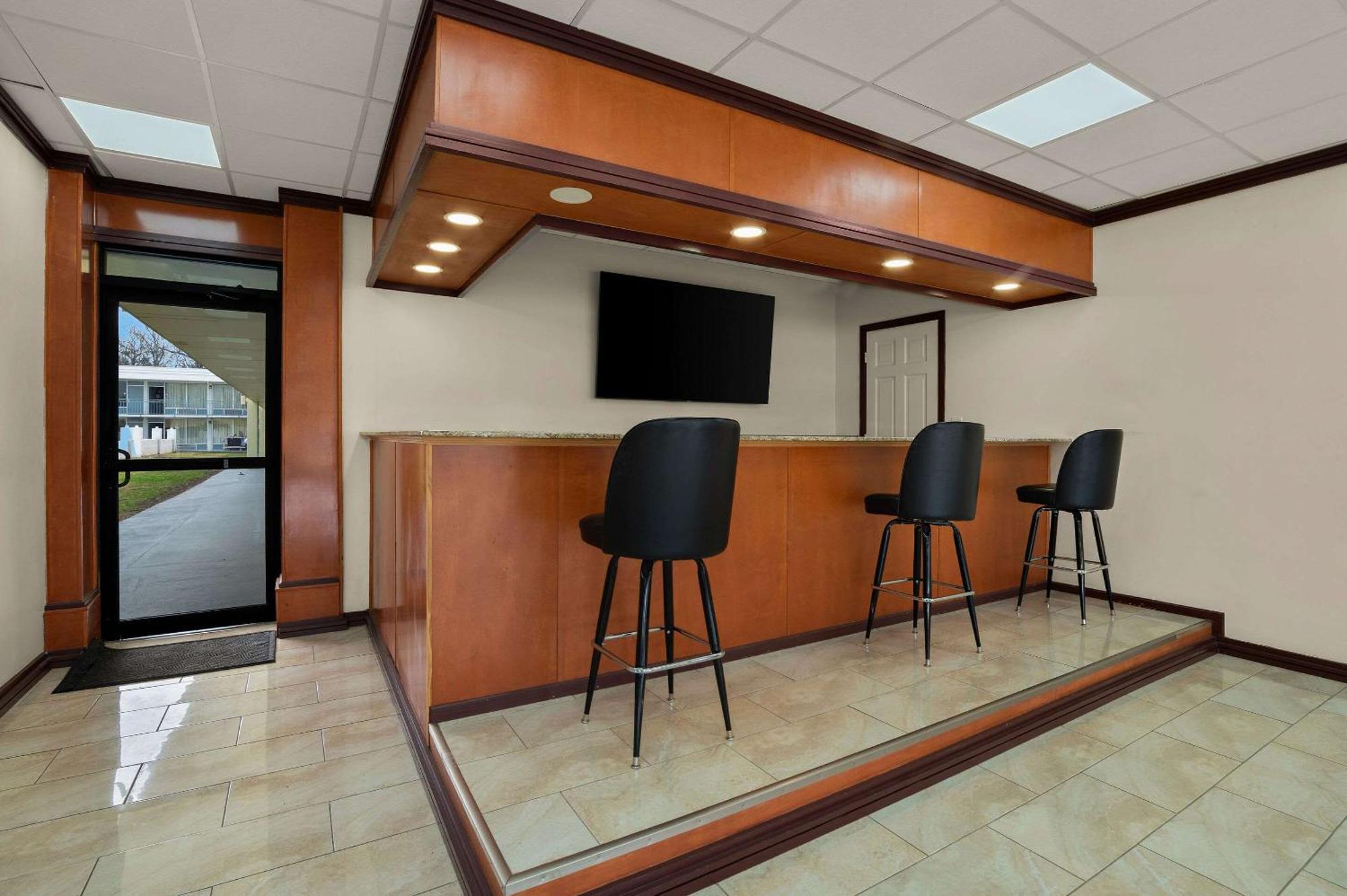 Econo Lodge Йемасси Экстерьер фото